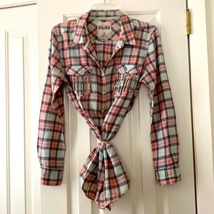 Mudd soft and comfy l/s shirt. Pockets adorned w/sequins for extra shine!😊